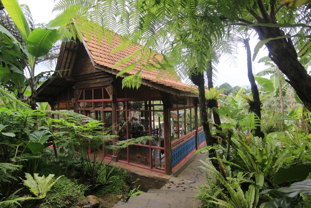 Jadul Village Resort Лембанг Экстерьер фото